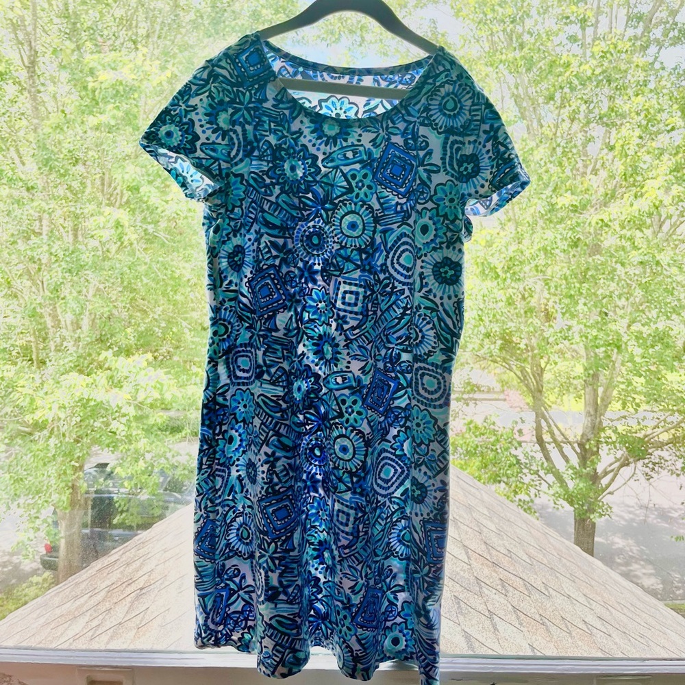 Nice dress, reminds me of Lily Pulitzer